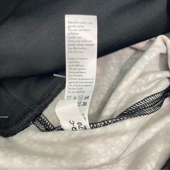 Spanx Leggings Womens Medium Faux Leather Snake Shine Grey Pants Athletic - Picture 6 of 8